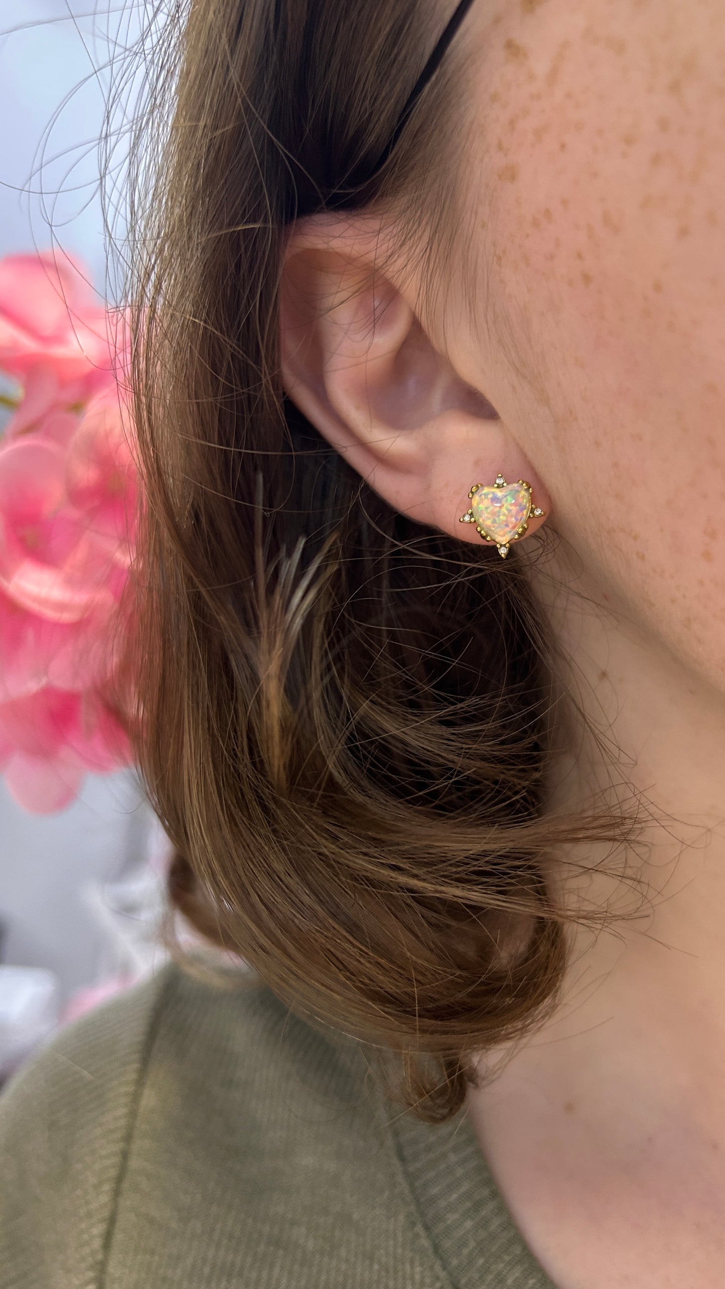 Bursting Love studs