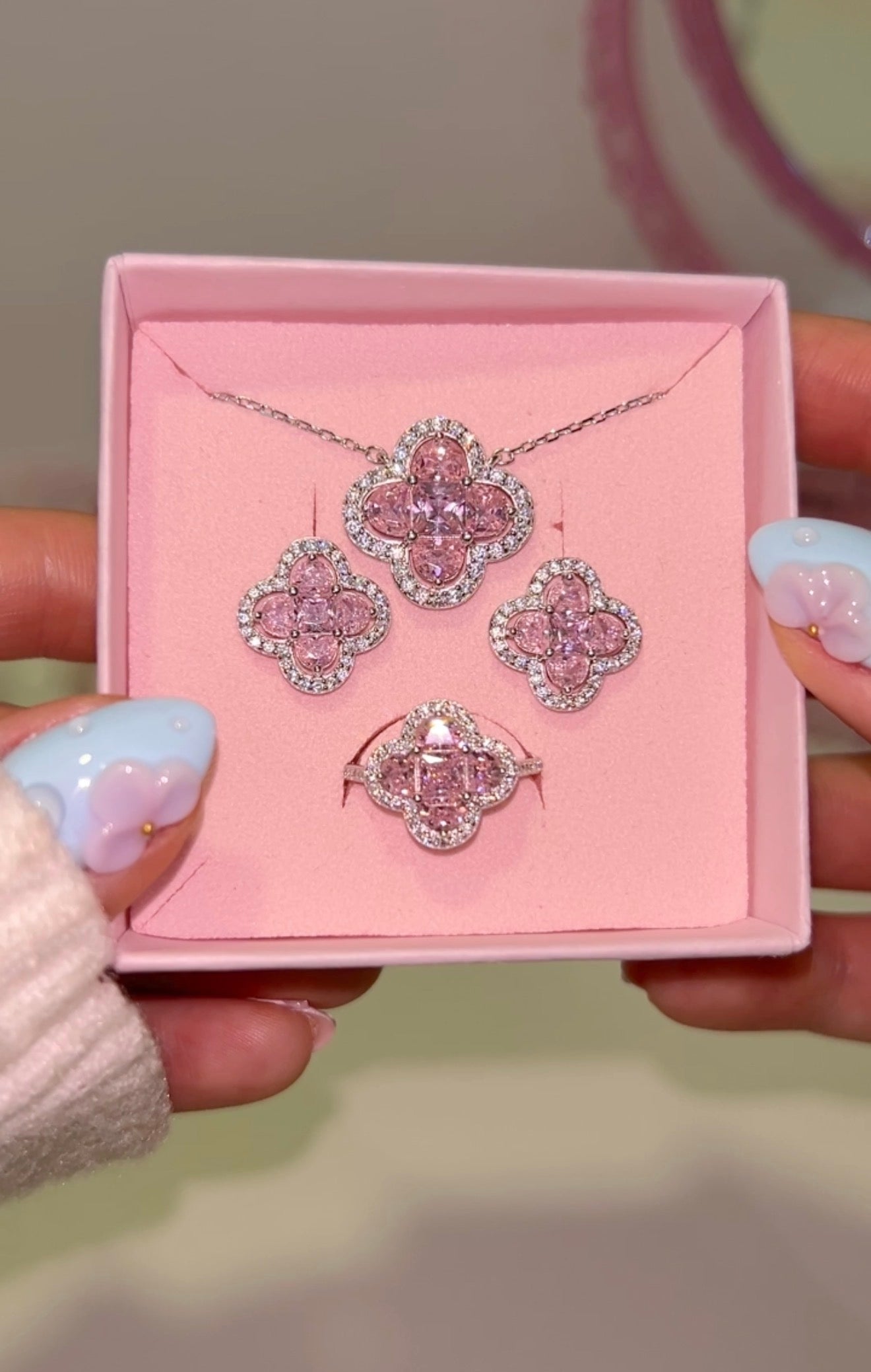 Clovelle set