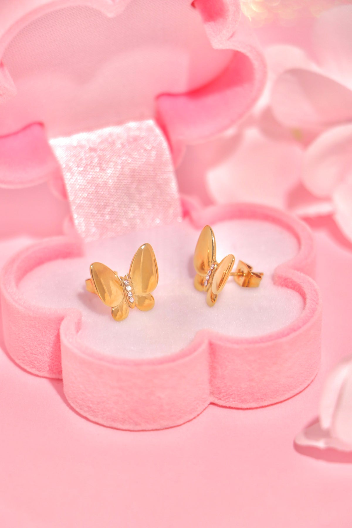 Glossy Flutter studs