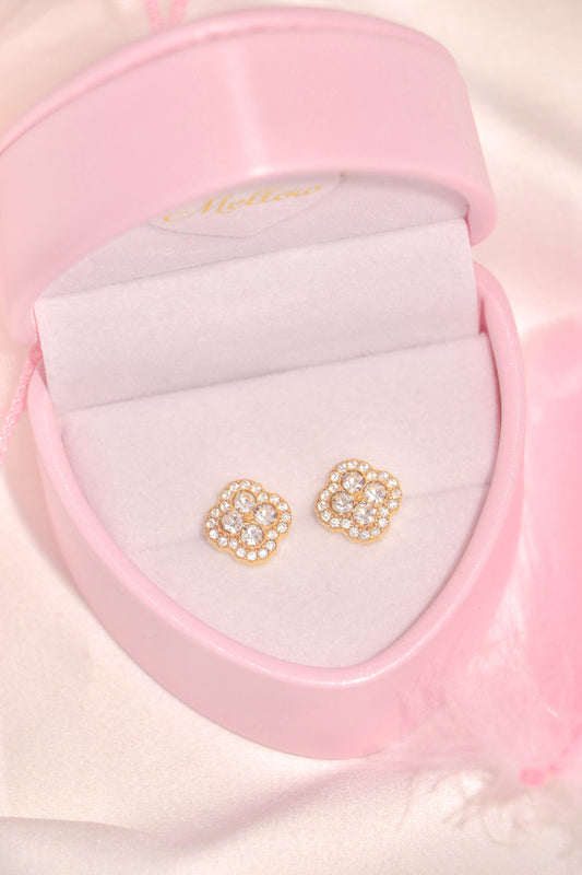 Clovisse studs