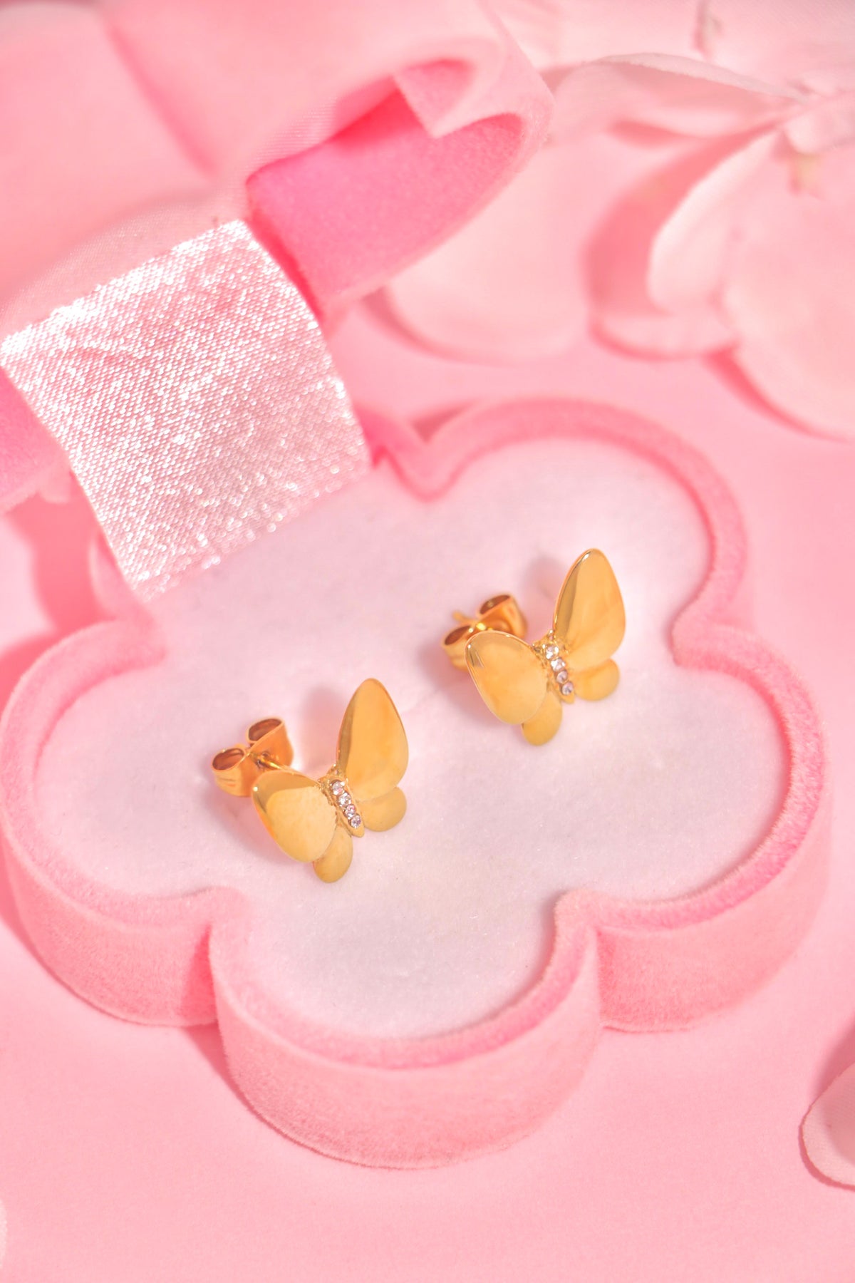 Glossy Flutter studs