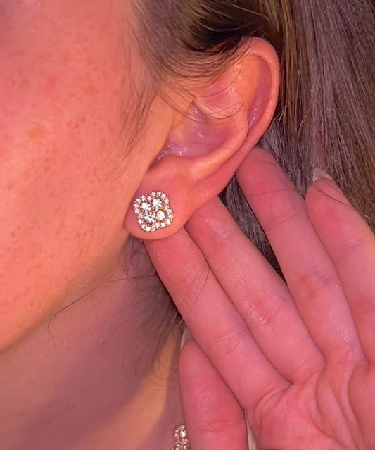 Clovisse studs