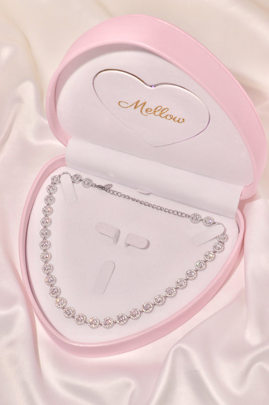 Dazzling Luxe necklace