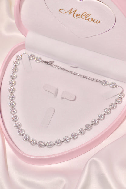 Dazzling Luxe necklace
